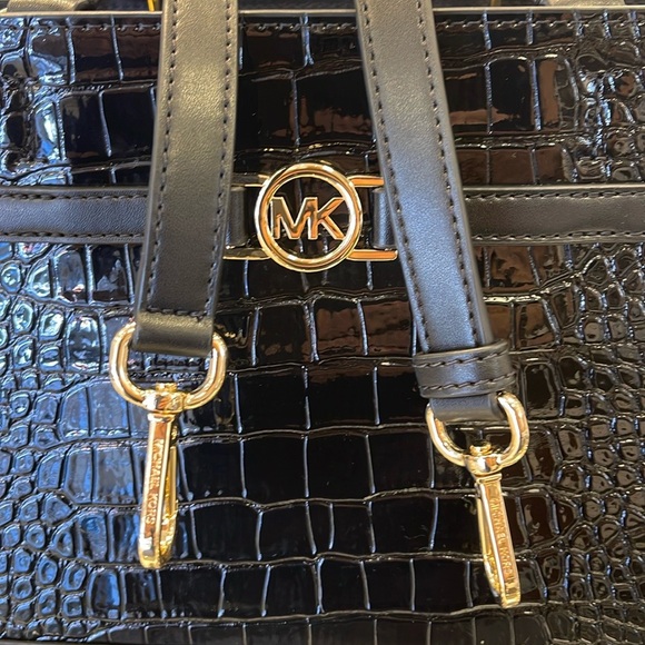 MICHAEL KORS Reed Lg Leather Belted Satchel Crossbody Handbag CZ
Crocodile - Picture 16 of 16